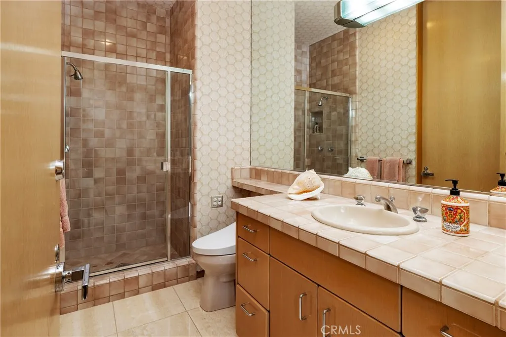 812 W Bay Ave, Newport Beach, California 92661 home-pic-33