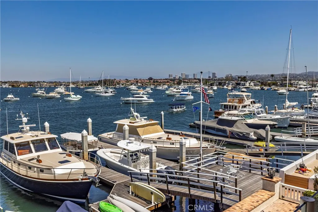 812 W Bay Ave, Newport Beach, California 92661 home-pic-0