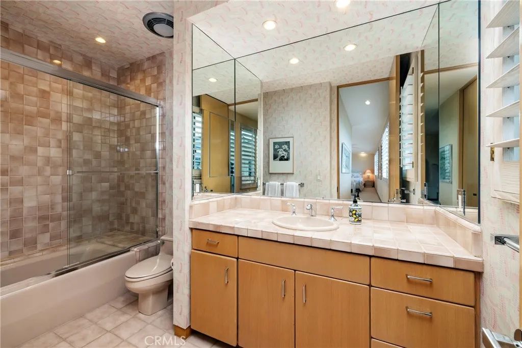 812 W Bay Ave, Newport Beach, California 92661 home-pic-35