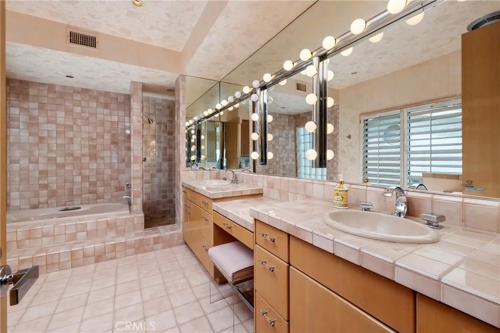 812 W Bay Ave, Newport Beach, California 92661 home-pic-29