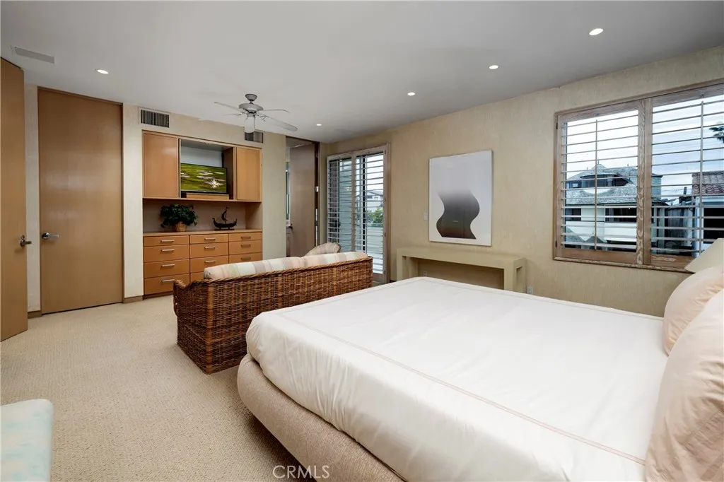 812 W Bay Ave, Newport Beach, California 92661 home-pic-37