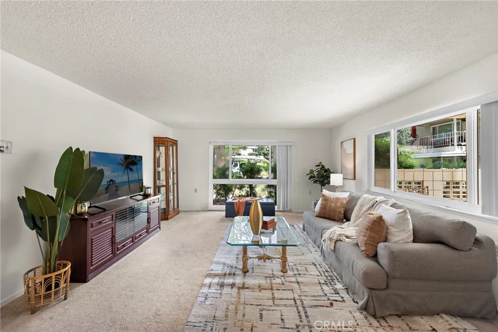 174 Avenida Majorca A, Laguna Woods, California 92637 home-pic-4