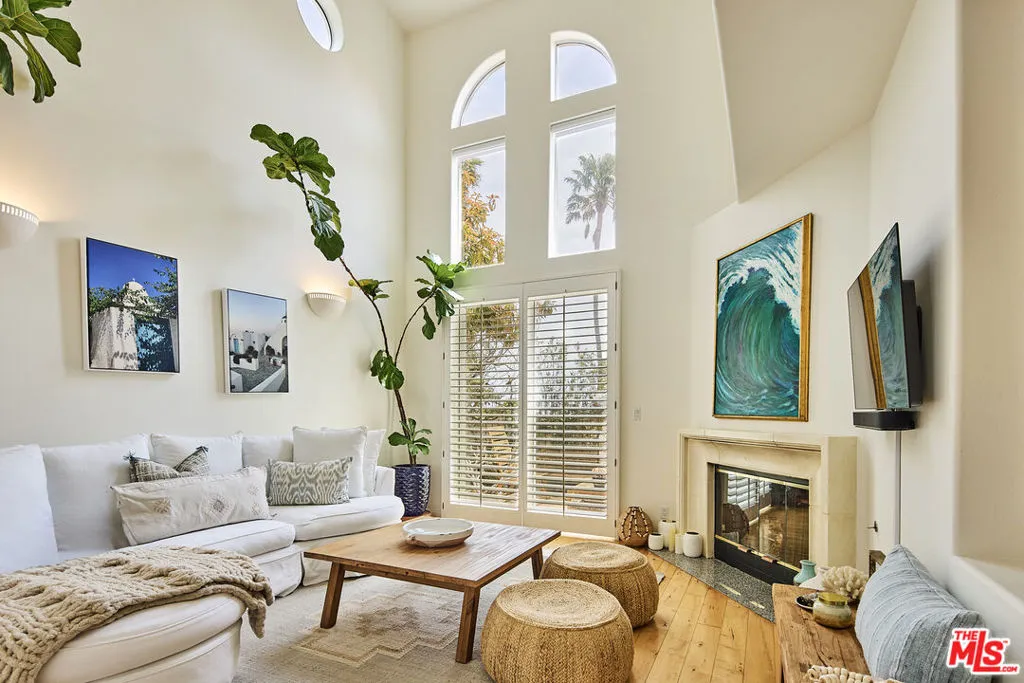 6453 Zuma View Place 120, Malibu, California 90265, 2 Bedrooms Bedrooms, ,3 BathroomsBathrooms,Residential Lease,For Rent,Zuma View,25522307