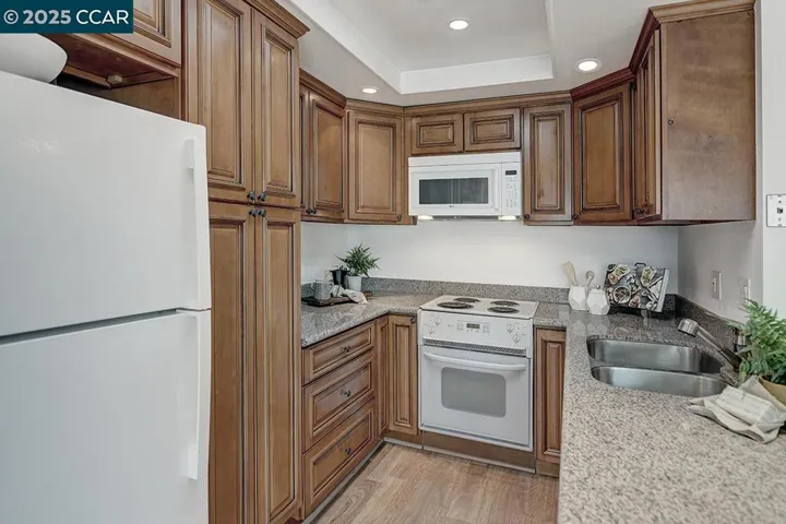 1736 Golden Rain Rd 6, Walnut Creek, California 94595