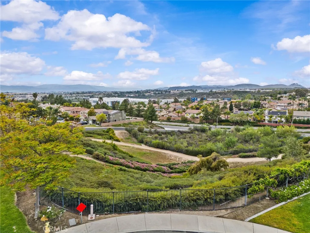 39268 Half Moon Circle, Murrieta, California 92563 home-pic-45