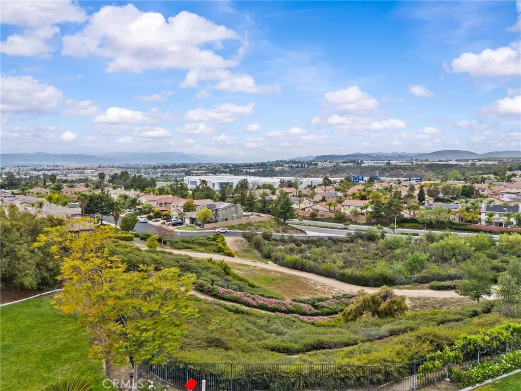39268 Half Moon Circle, Murrieta, California 92563 home-pic-44