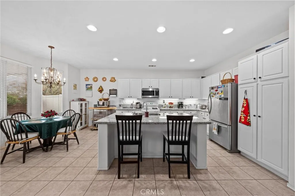 39268 Half Moon Circle, Murrieta, California 92563 home-pic-16