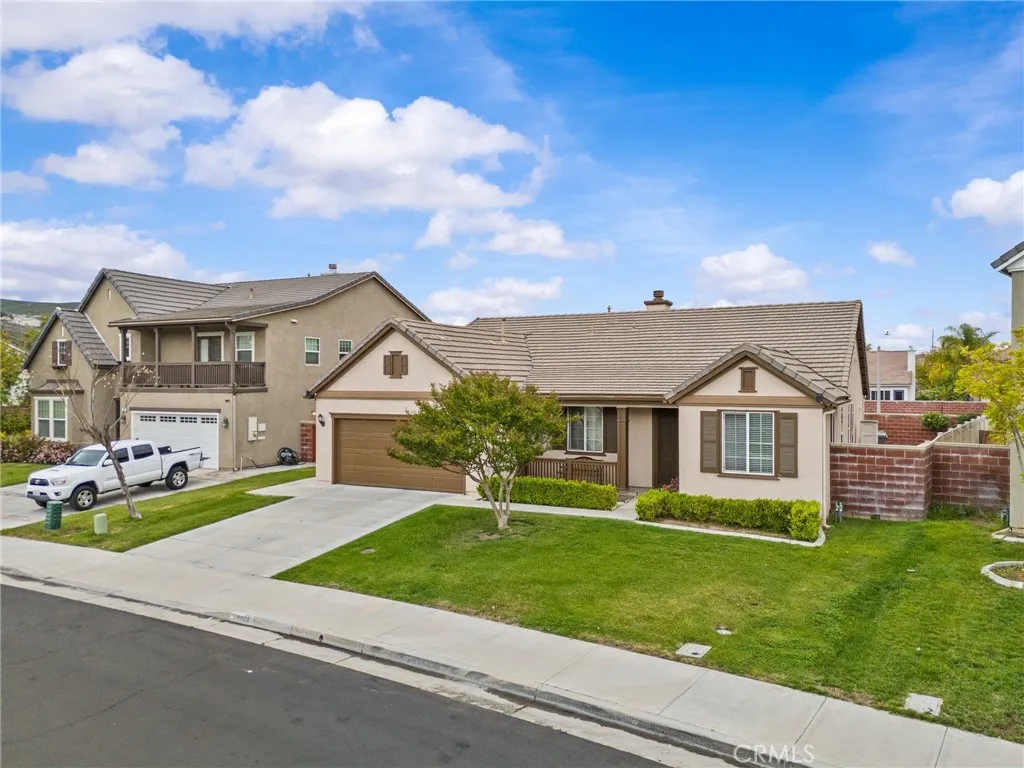 39268 Half Moon Circle, Murrieta, California 92563 home-pic-1
