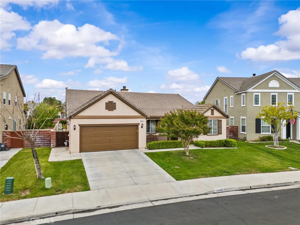 39268 Half Moon Circle, Murrieta, California 92563 home-pic-2