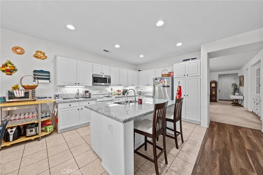 39268 Half Moon Circle, Murrieta, California 92563 home-pic-23