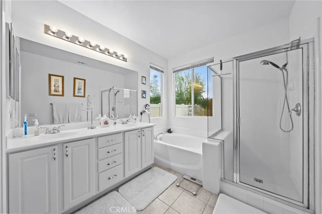 39268 Half Moon Circle, Murrieta, California 92563 home-pic-26