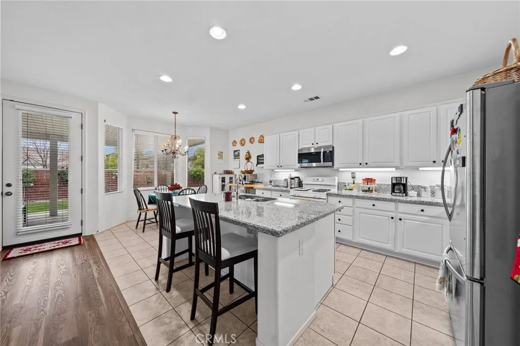 39268 Half Moon Circle, Murrieta, California 92563 home-pic-17