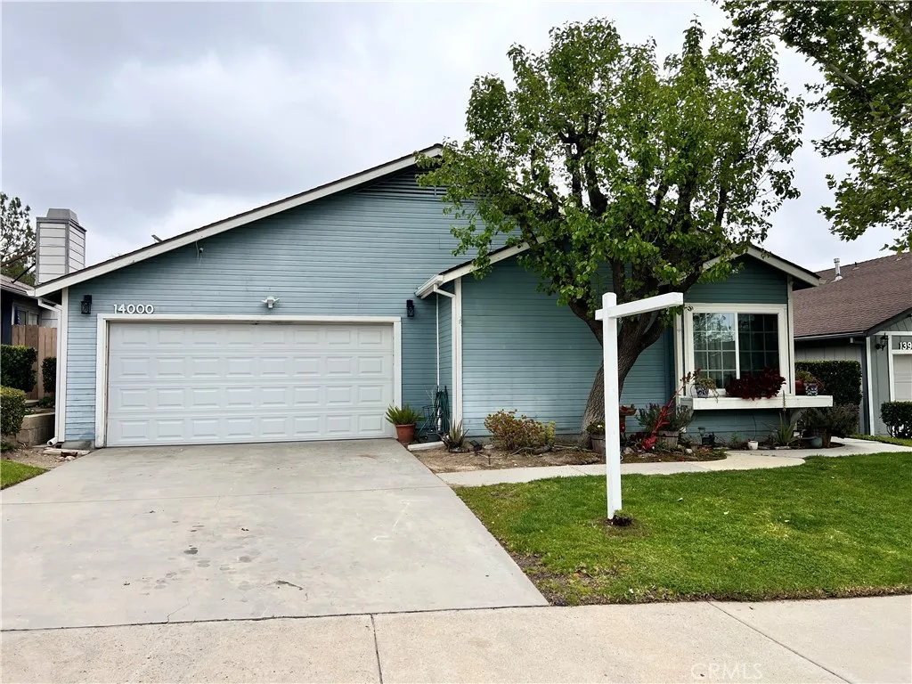 14000 Fenton Avenue, Sylmar, California 91342, 3 Bedrooms Bedrooms, ,2 BathroomsBathrooms,Residential,For Sale,Fenton,SR25085463