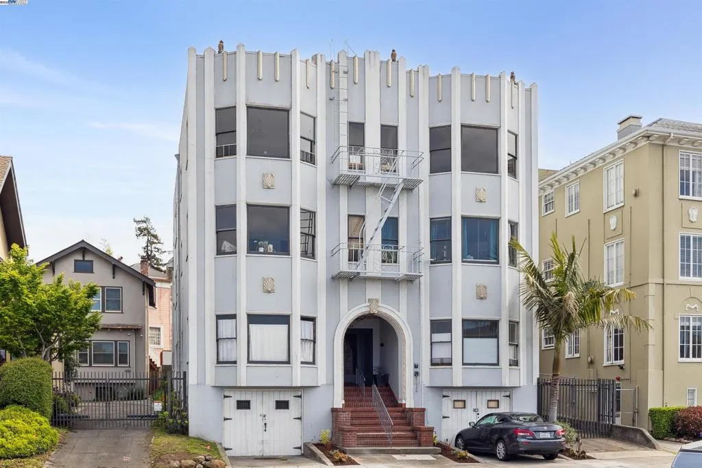 1438 Lakeshore Ave, Oakland, California 94606 home-pic-2