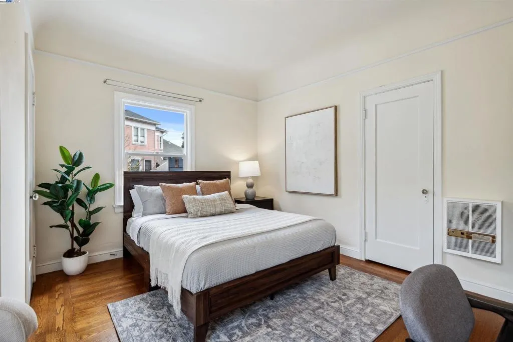 1438 Lakeshore Ave, Oakland, California 94606 home-pic-13