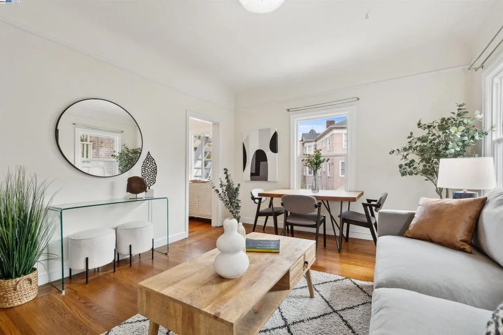 1438 Lakeshore Ave, Oakland, California 94606 home-pic-1