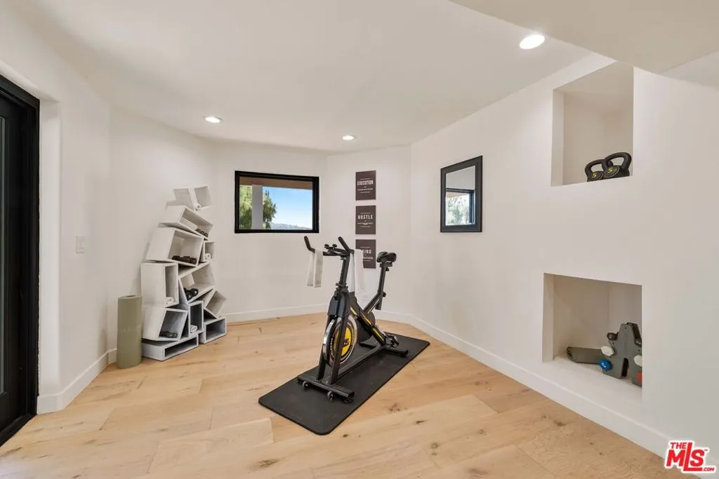 1648 Summitridge, Beverly Hills, California 90210 home-pic-23