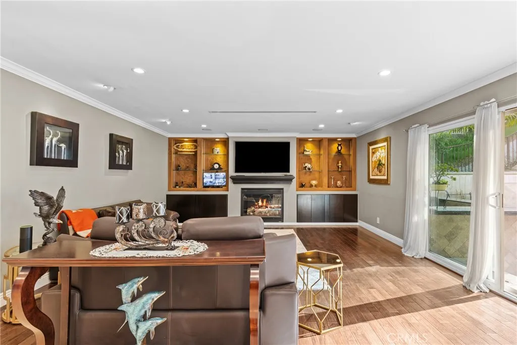 3435 Oakmont View Drive, Glendale, California 91208 home-pic-18