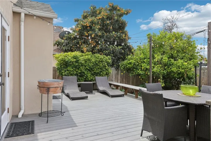 1541 Ellsmere Avenue, Los Angeles, California 90019