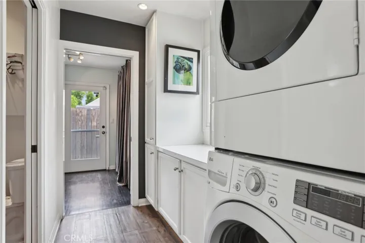 1541 Ellsmere Avenue, Los Angeles, California 90019