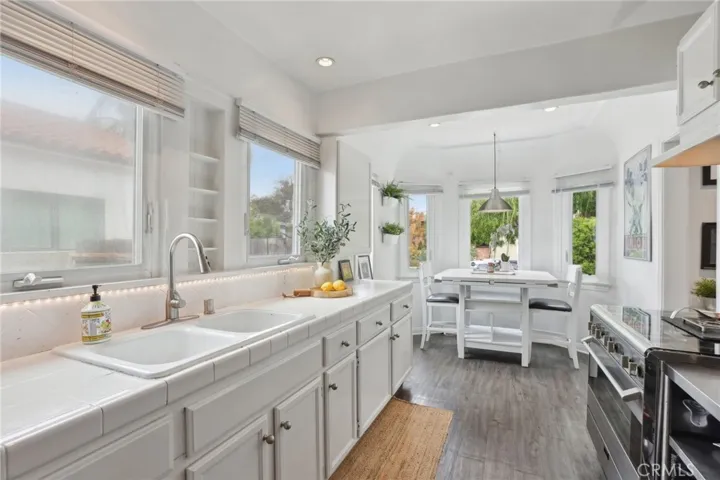 1541 Ellsmere Avenue, Los Angeles, California 90019