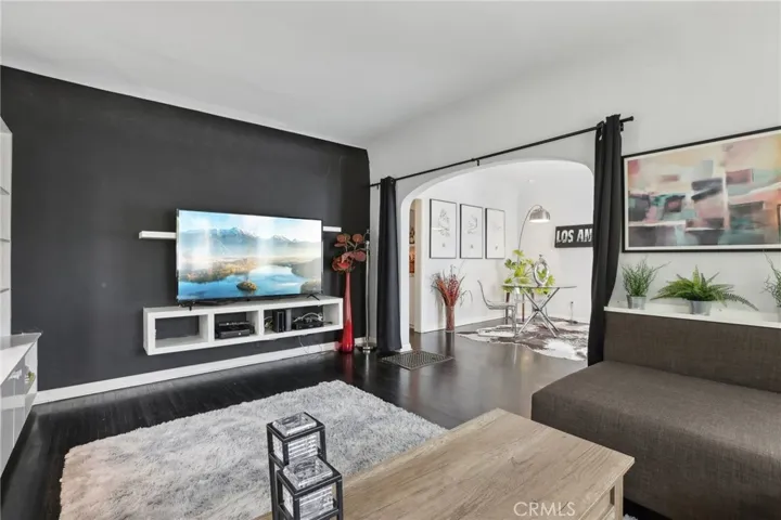 1541 Ellsmere Avenue, Los Angeles, California 90019