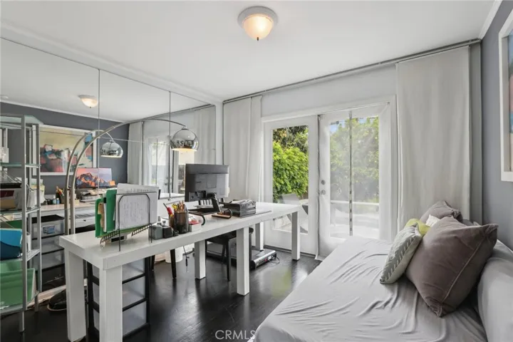 1541 Ellsmere Avenue, Los Angeles, California 90019