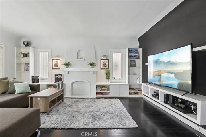 1541 Ellsmere Avenue, Los Angeles, California 90019