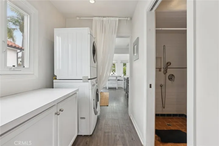 1541 Ellsmere Avenue, Los Angeles, California 90019