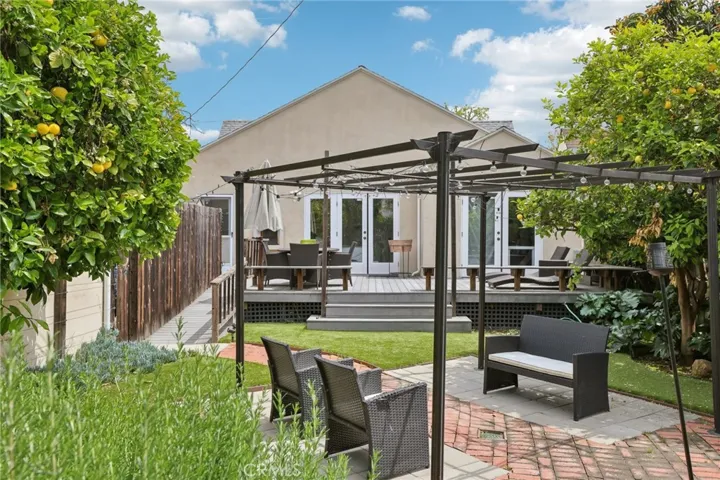 1541 Ellsmere Avenue, Los Angeles, California 90019