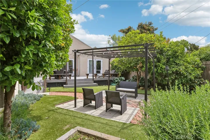 1541 Ellsmere Avenue, Los Angeles, California 90019