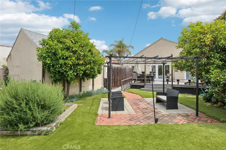 1541 Ellsmere Avenue, Los Angeles, California 90019
