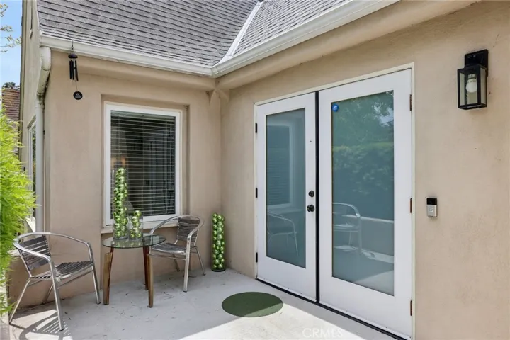 1541 Ellsmere Avenue, Los Angeles, California 90019
