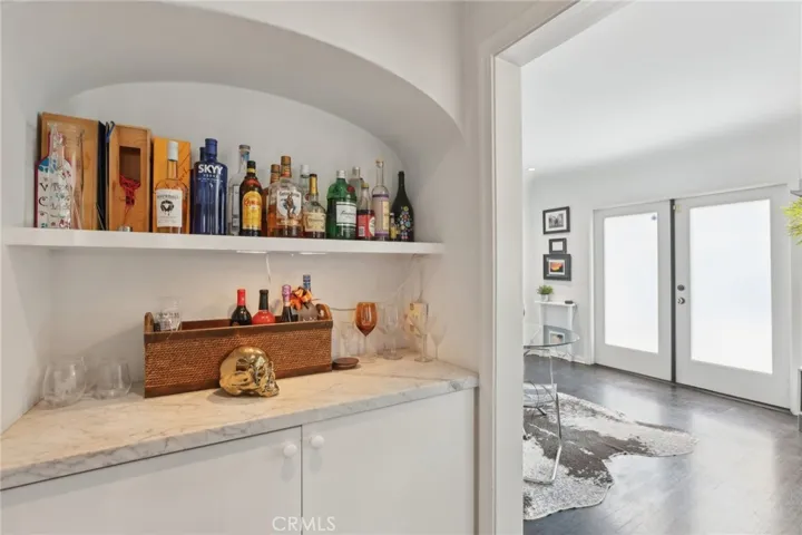 1541 Ellsmere Avenue, Los Angeles, California 90019