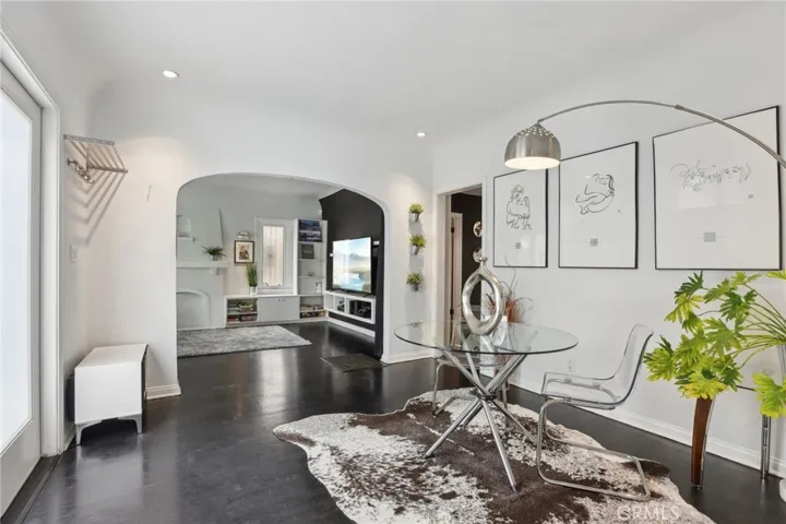 1541 Ellsmere Avenue, Los Angeles, California 90019
