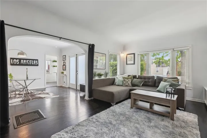 1541 Ellsmere Avenue, Los Angeles, California 90019