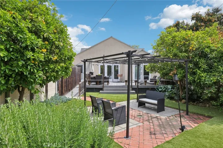1541 Ellsmere Avenue, Los Angeles, California 90019
