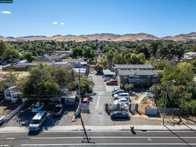 The property has two easements to enter, Willow Pass and at Mountain View
