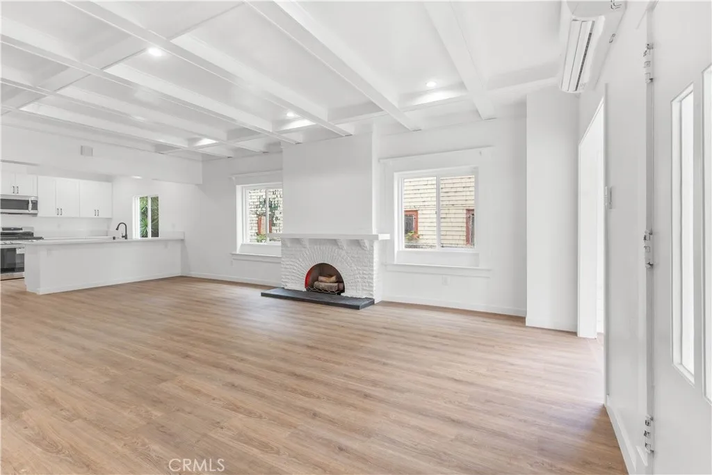 2636 S Normandie Avenue, Los Angeles, California 90007 home-pic-1