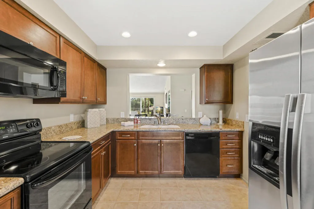 292 Desert Falls Drive E, Palm Desert, California 92211 home-pic-8