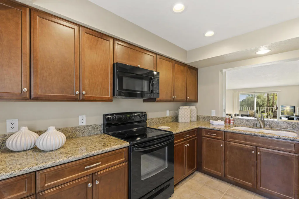 292 Desert Falls Drive E, Palm Desert, California 92211 home-pic-7