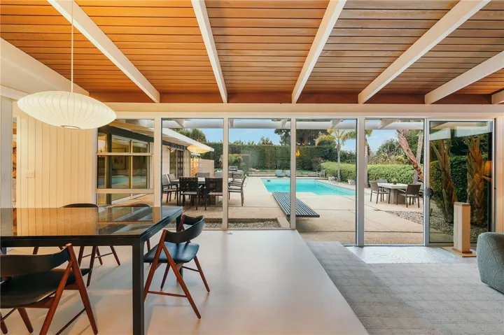 6944 Crest Rd., Rancho Palos Verdes, California 90275