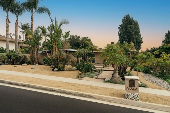 6944 Crest Rd., Rancho Palos Verdes, California 90275