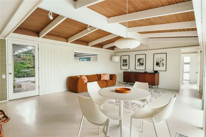 6944 Crest Rd., Rancho Palos Verdes, California 90275
