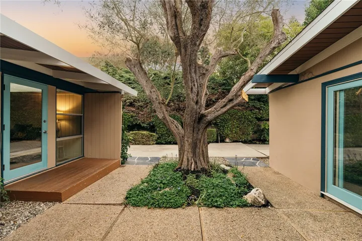 6944 Crest Rd., Rancho Palos Verdes, California 90275