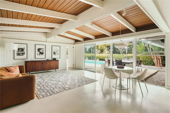 6944 Crest Rd., Rancho Palos Verdes, California 90275