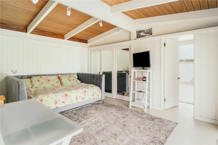 6944 Crest Rd., Rancho Palos Verdes, California 90275