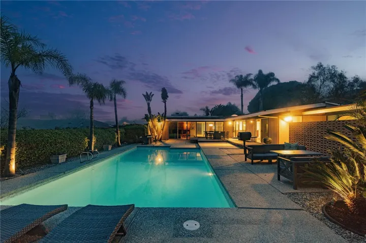 6944 Crest Rd., Rancho Palos Verdes, California 90275