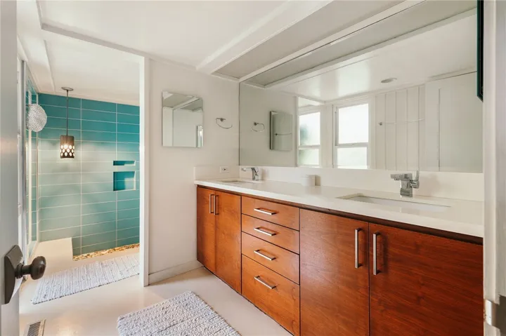 6944 Crest Rd., Rancho Palos Verdes, California 90275