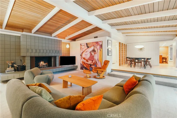 6944 Crest Rd., Rancho Palos Verdes, California 90275